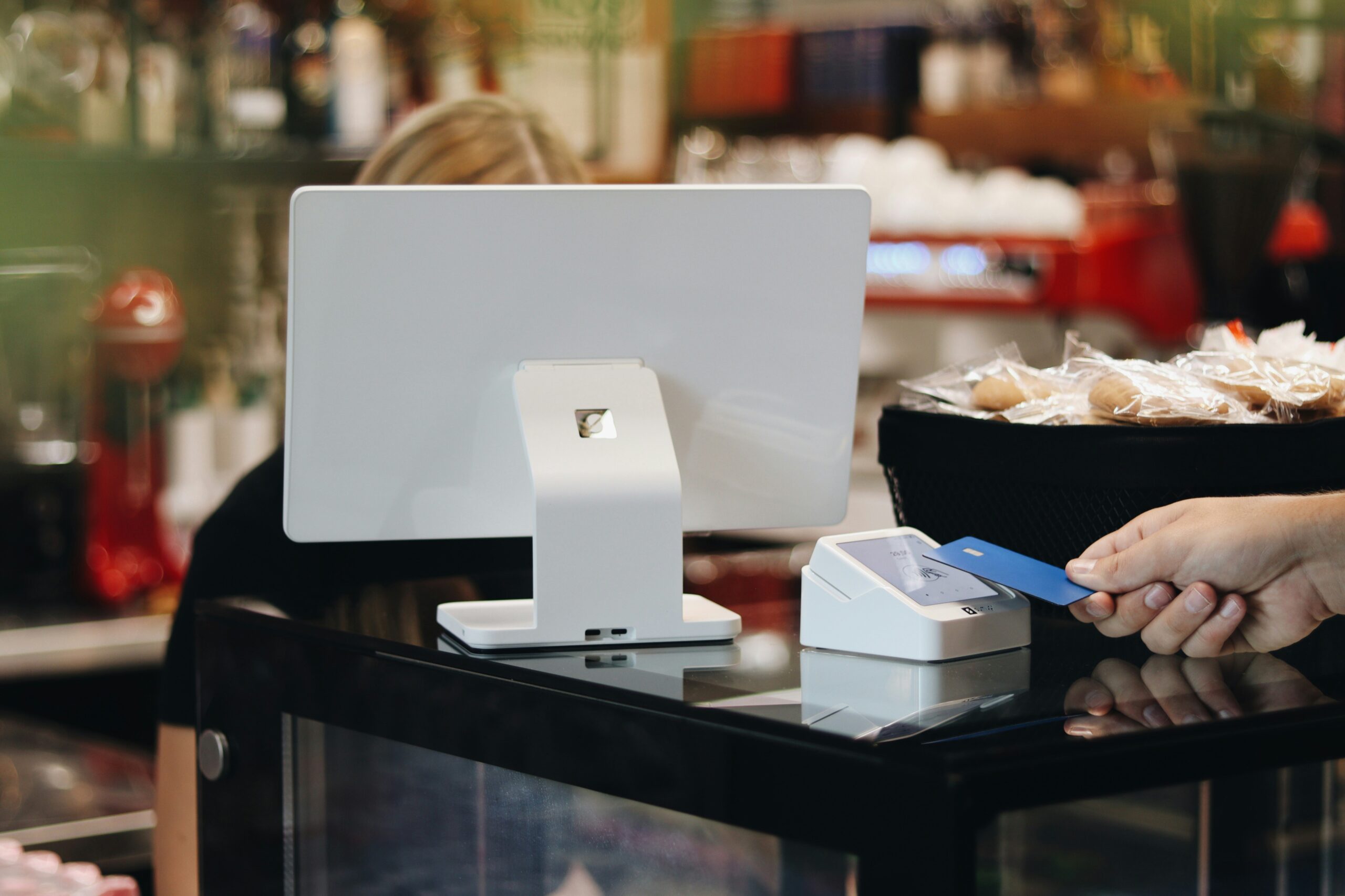 How to Choose a Card Machine in the UAE: A 2026 Merchant’s Guide